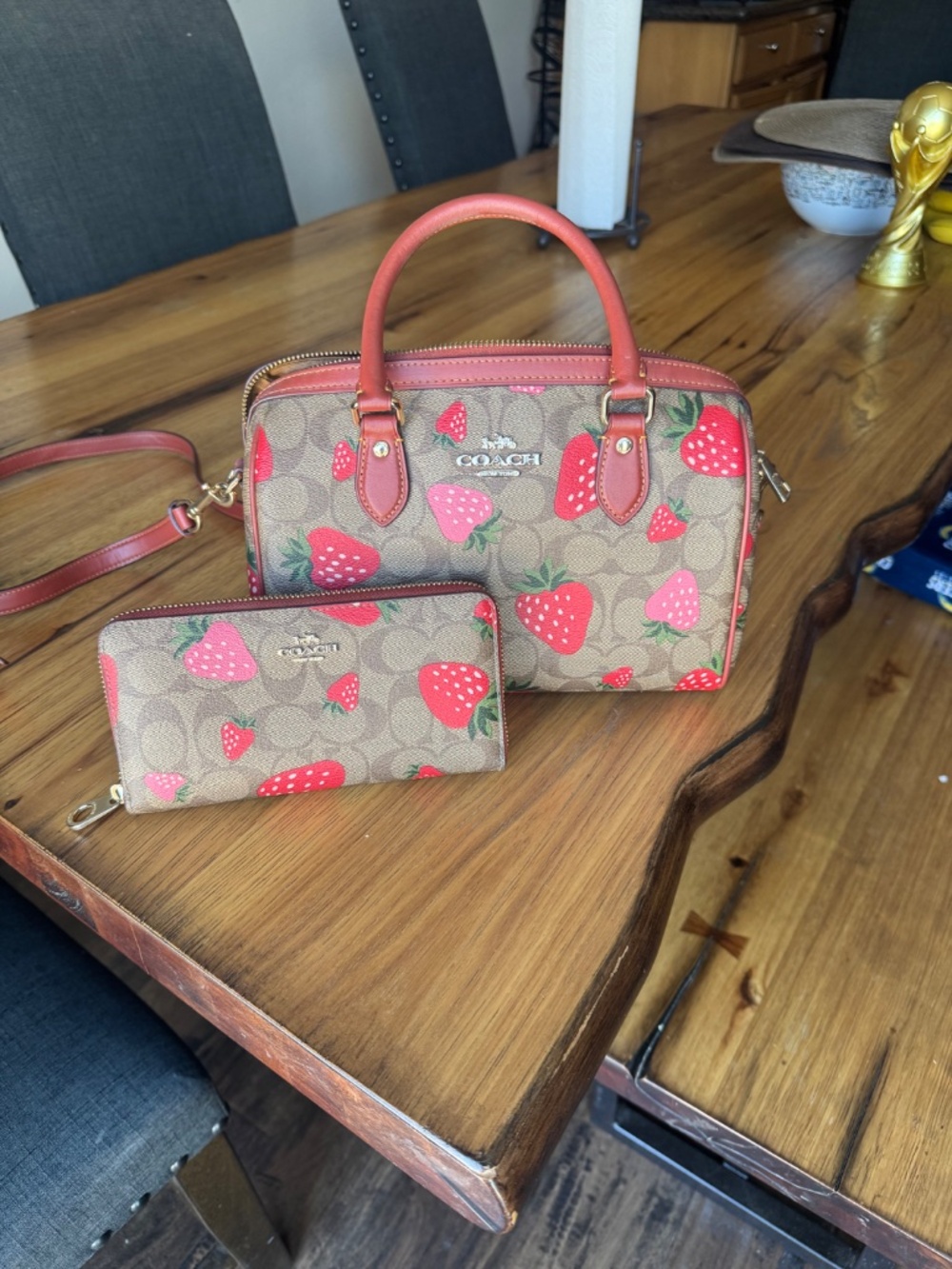 coach purse - Picture 2 of 2